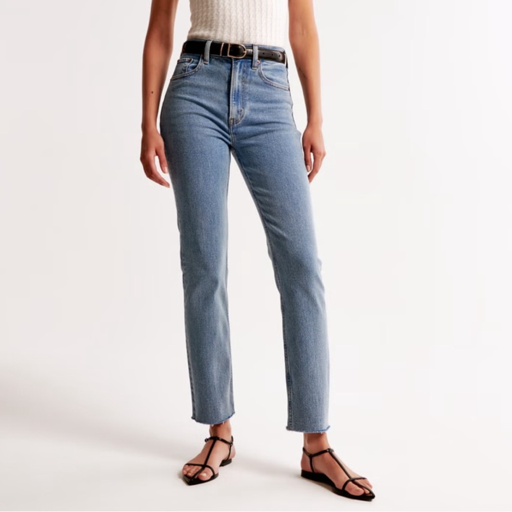Abercrombie & Fitch Ankle Straight Ultra HR Jean